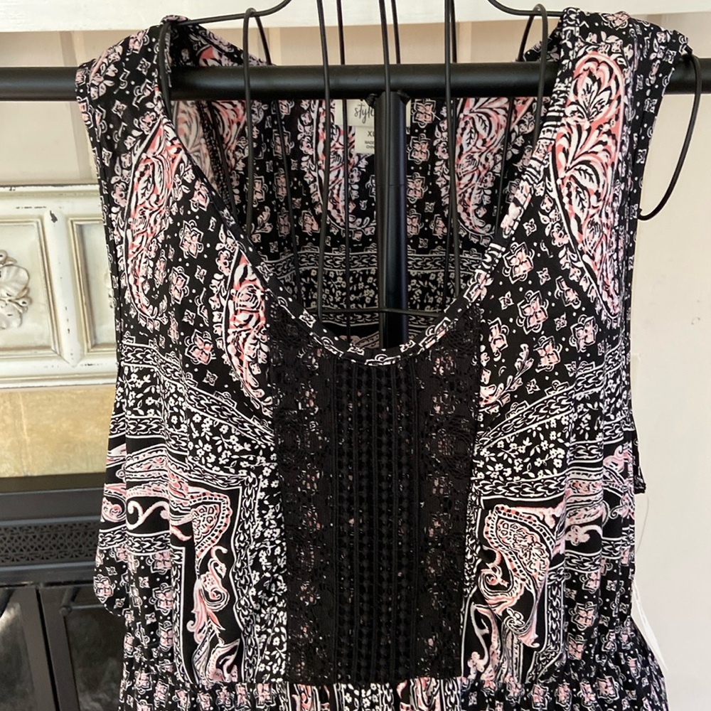 Super cute paisley print spring/summer maxi dress.